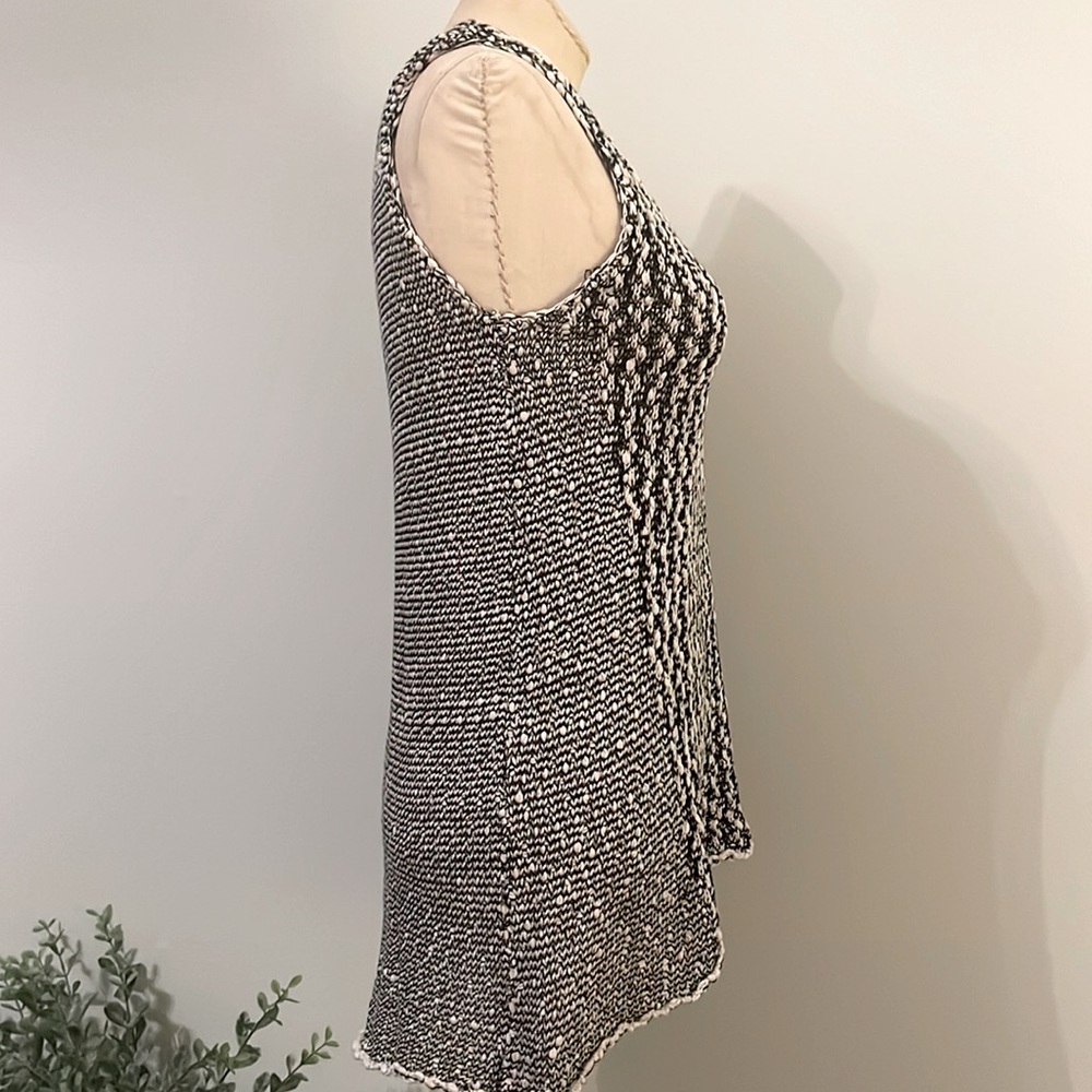 CAbi women’s sleeveless sweater -small - Picture 4 of 7